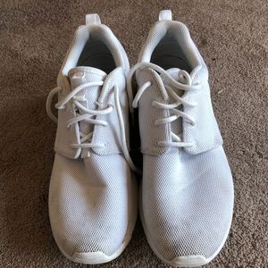 White Nike Roshe Size 9